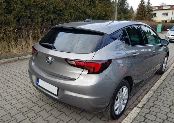 Opel Astra cena 47900 przebieg: 39999, rok produkcji 2017 z Czechowice-Dziedzice małe 137